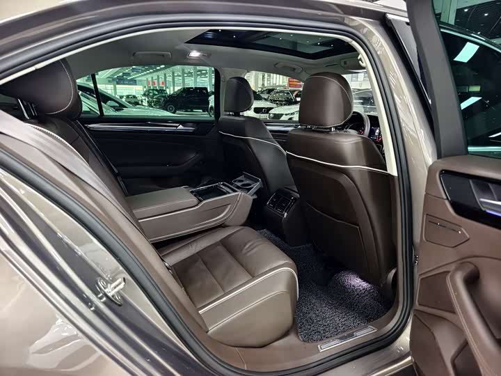 Volkswagen Phideon — фото 10