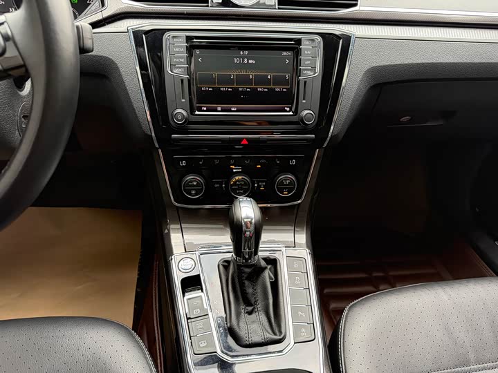 Volkswagen Passat — фото 7