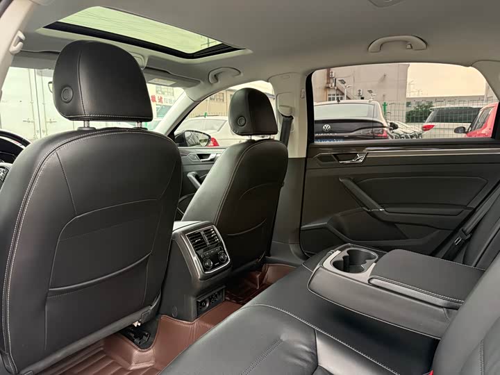 Volkswagen Passat — фото 17