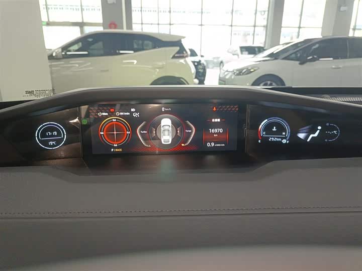 Changan UNI-V 2024 1.5 T Premium — фото 12