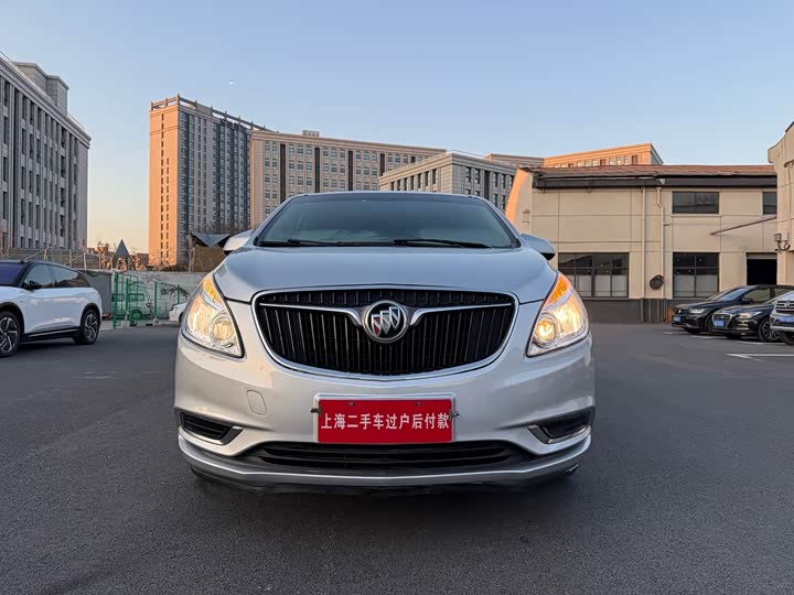 Buick GL 8 2018 28 T Luxury VI