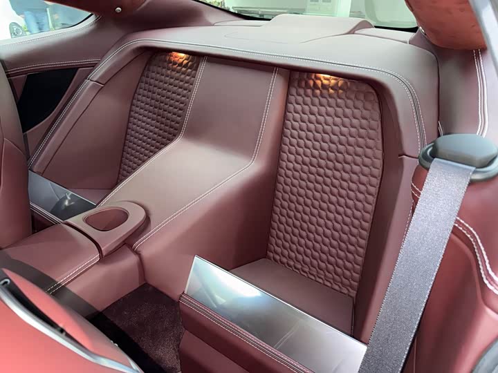 Aston Martin Vanquish 2013 6.0 L Standard — фото 19