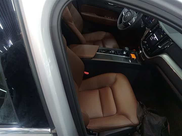 Volvo XC60 2024 B 5 4 WD — фото 20