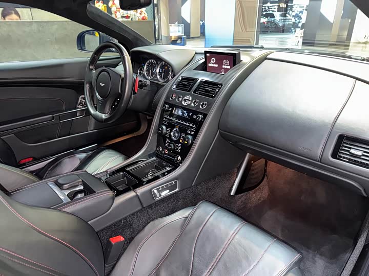 Aston Martin DB 9 2014 6.0 L Carbon Black Coupe — фото 17