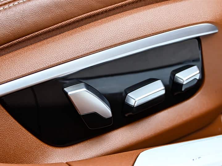 BMW 7-Series 2019 740 Li x Drive M — фото 31