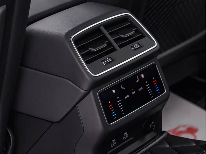 Audi RS6 2022 RS 6 4.0 T Avant — фото 15