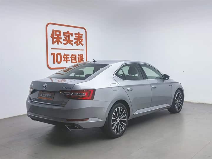 Skoda Superb — фото 2