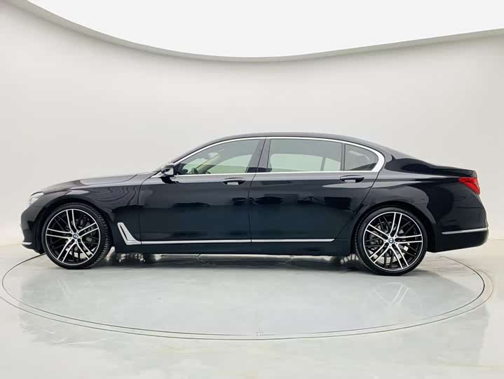 BMW 7-Series 2018 730 Li Leading — фото 11