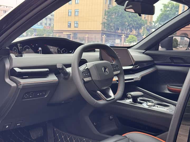Changan UNI-V 2023 1.5 T Premium — фото 16