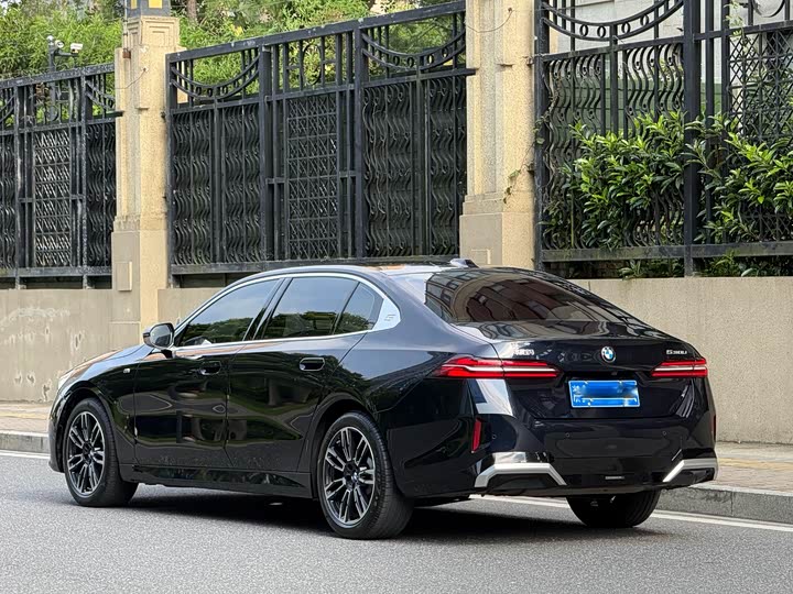 BMW 5-Series 2025 530 Li Leading M — фото 7