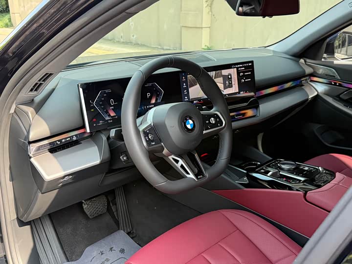 BMW 5-Series 2025 530 Li Leading M — фото 12