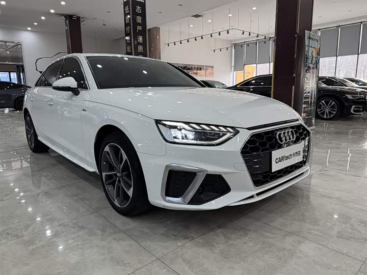 Audi A4L 2022 40 TFSI — фото 3