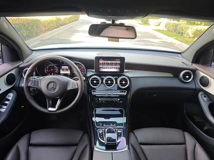 Mercedes-Benz GLC 2017 GLC 200 4 MATIC SUV — фото 6