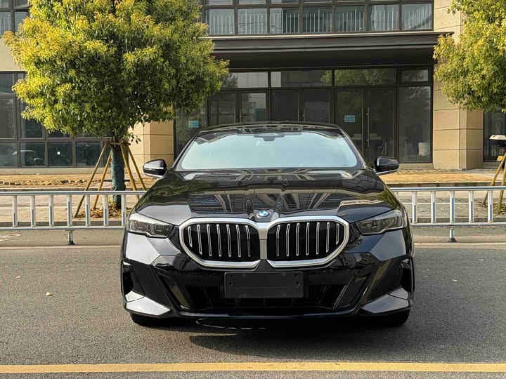 BMW 5 Series 525Li M спортпакет — фото 2