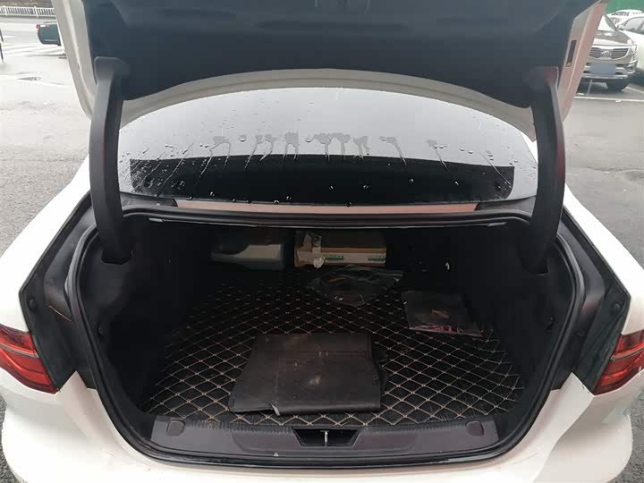 Jaguar XEL 2020 2.0 T 250 PS SE — фото 15