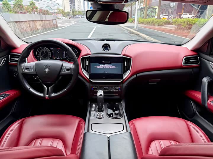 Maserati Ghibli 2021 2.0 T — фото 24