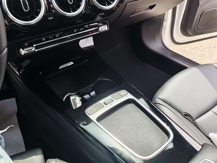 Mercedes-Benz A-Class 2023 A 180 L — фото 17