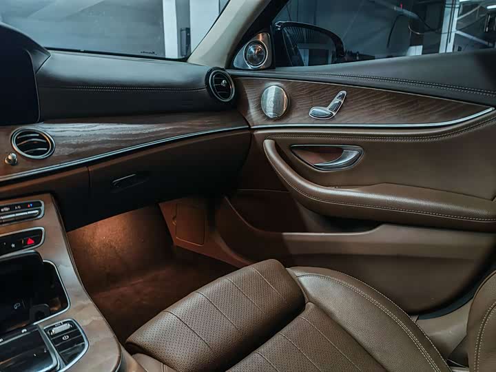 Mercedes-Benz E-Class E 260 L — фото 9