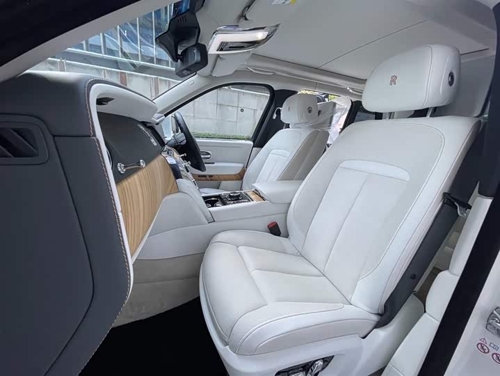 Rolls-Royce Cullinan — фото 14