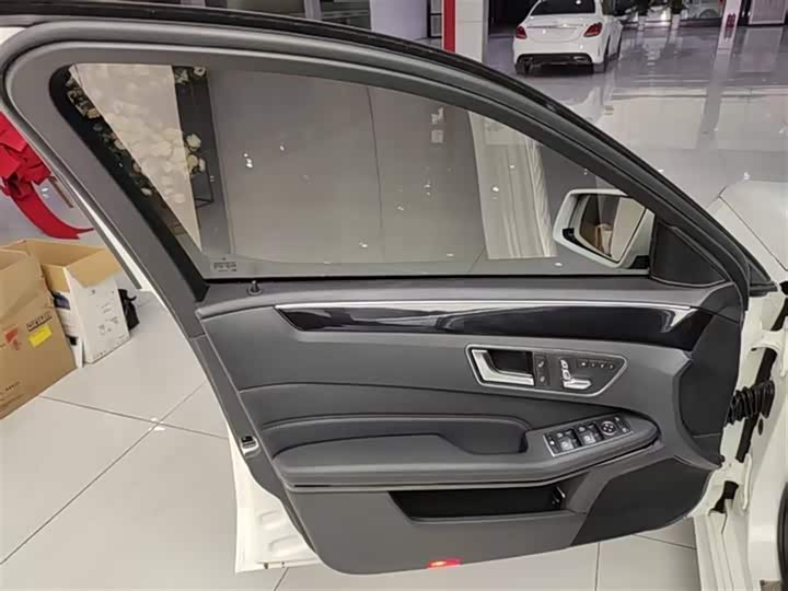 Mercedes-Benz E-Class рестайлинг E 200 L — фото 11