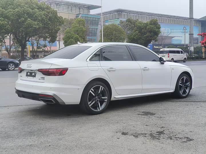 Audi A4L 40 TFSI люкс-динамик — фото 7