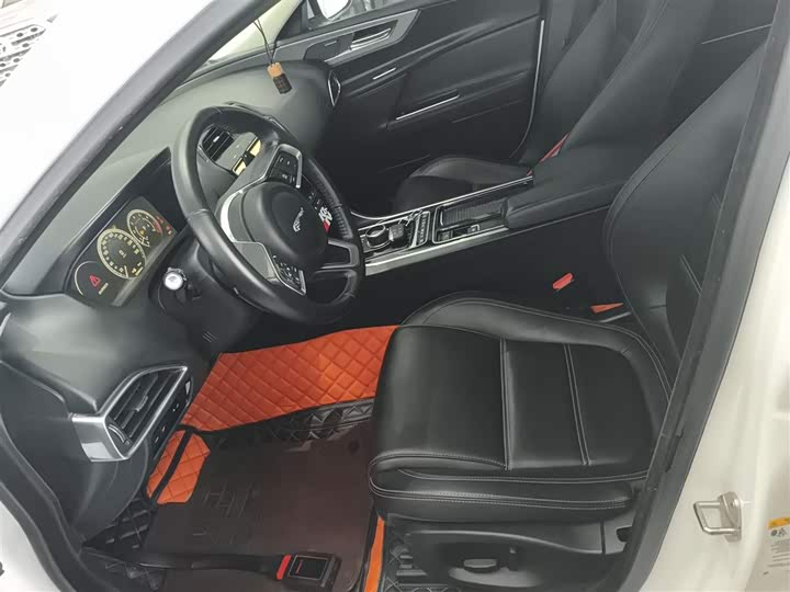 Jaguar XEL 2019 2.0 T 200 PS — фото 15