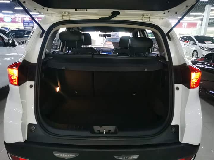 Changan CS15 2016 1.5 L AT — фото 12