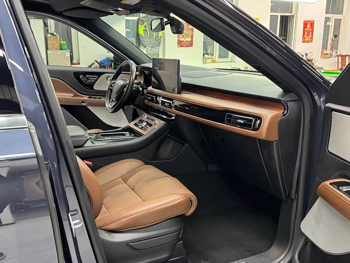 Lincoln Aviator — фото 12