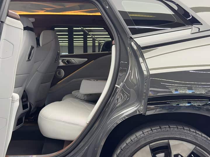 BMW XM — фото 9