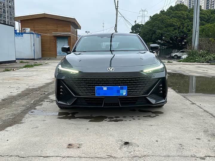 Changan UNI-V 2023 1.5 T Premium — фото 3