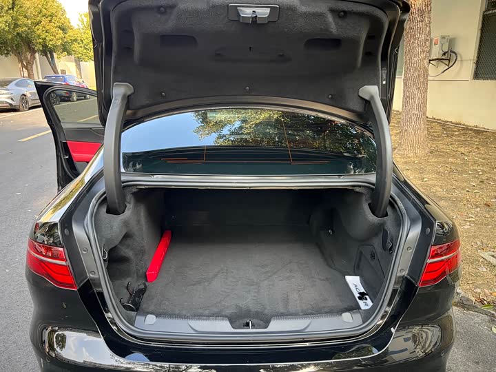Jaguar XEL 2024 2.0 T 250 PS R-DYNAMIC S — фото 16