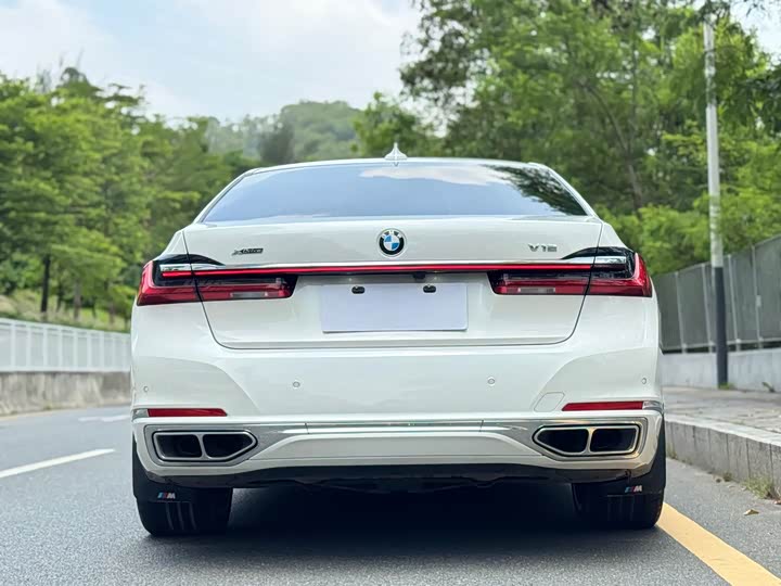 BMW 7-Series 2019 M 760 Li x Drive V 12 — фото 6