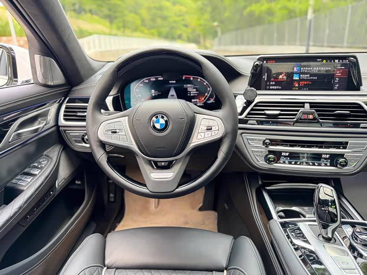 BMW 7-Series 2019 M 760 Li x Drive V 12 — фото 17