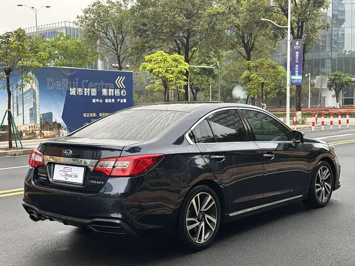 Subaru Legacy — фото 15
