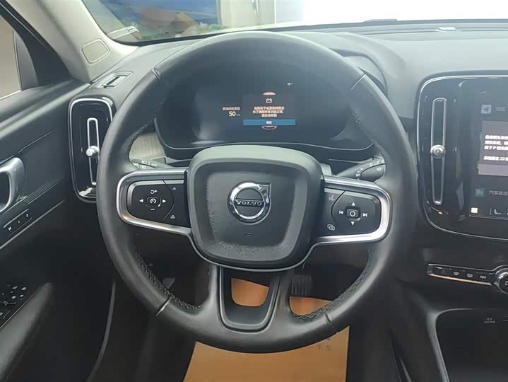 Volvo XC40 2023 B 4 WD — фото 15