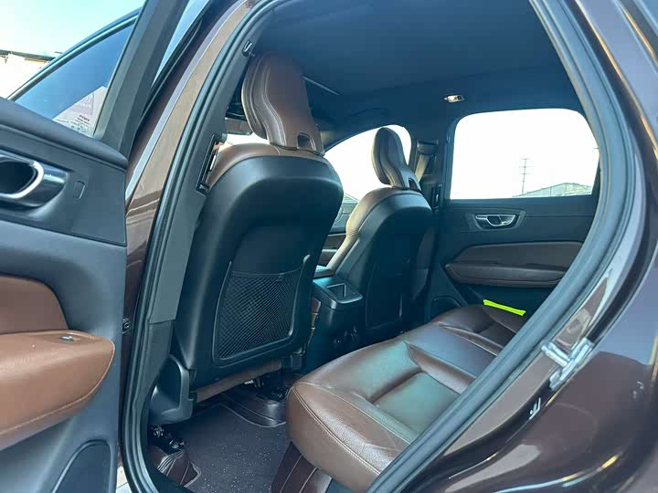 Volvo XC60 2021 T 5 4 WD — фото 6