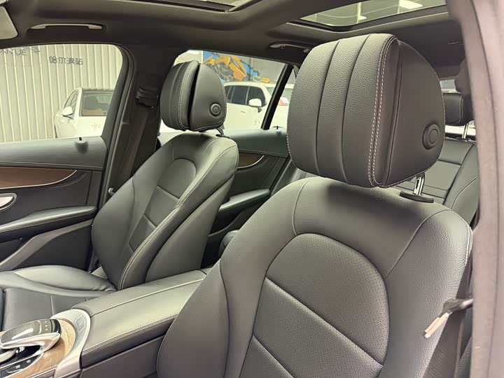 Mercedes-Benz GLC 2016 GLC 300 4 MATIC — фото 17