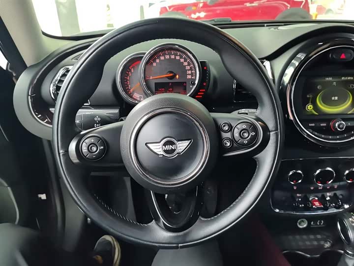 MINI Clubman — фото 3