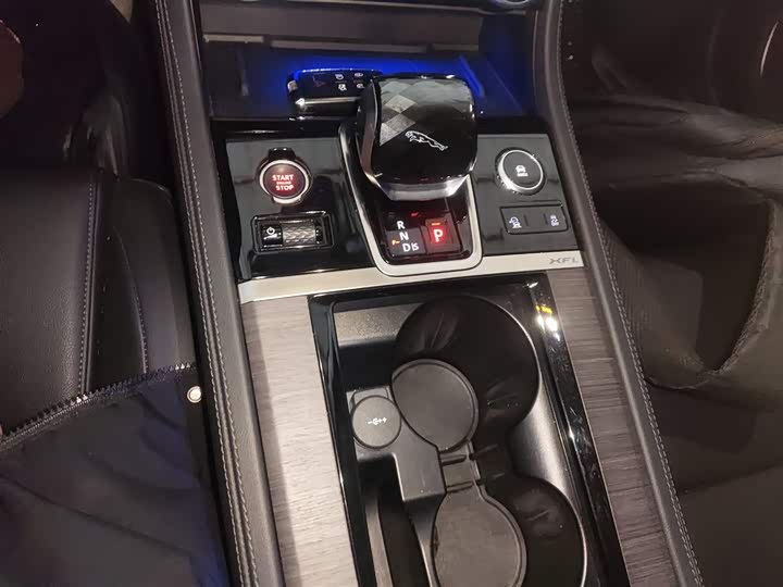 Jaguar XFL 2022 XFL 2.0 T P 200 2 WD — фото 10