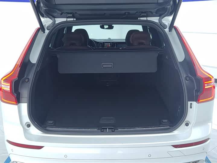Volvo XC60 Hybrid 2025 Hybrid 4 WD — фото 4