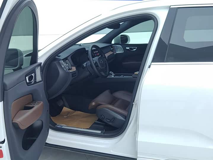 Volvo XC60 Hybrid 2025 Hybrid 4 WD — фото 9