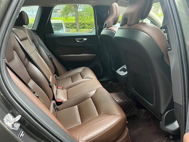 Volvo XC60 2019 T 5 4 WD VI — фото 12
