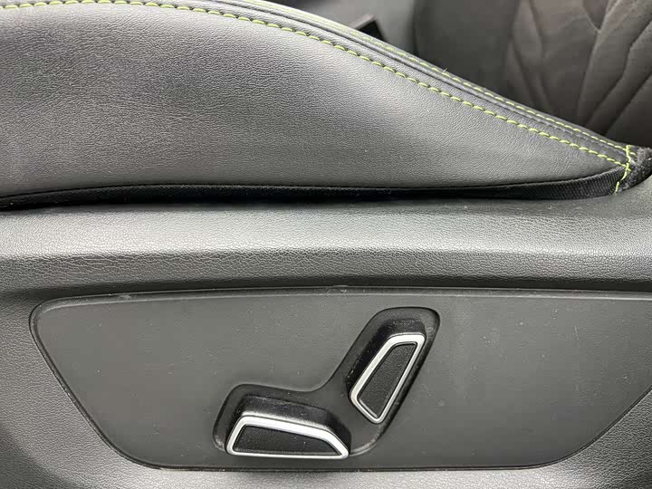 Changan UNI-T 2023 1.5 T Premium — фото 4