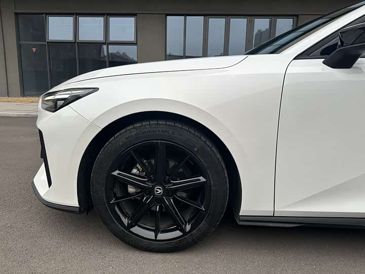 Changan UNI-V 2022 1.5 T Premium — фото 8