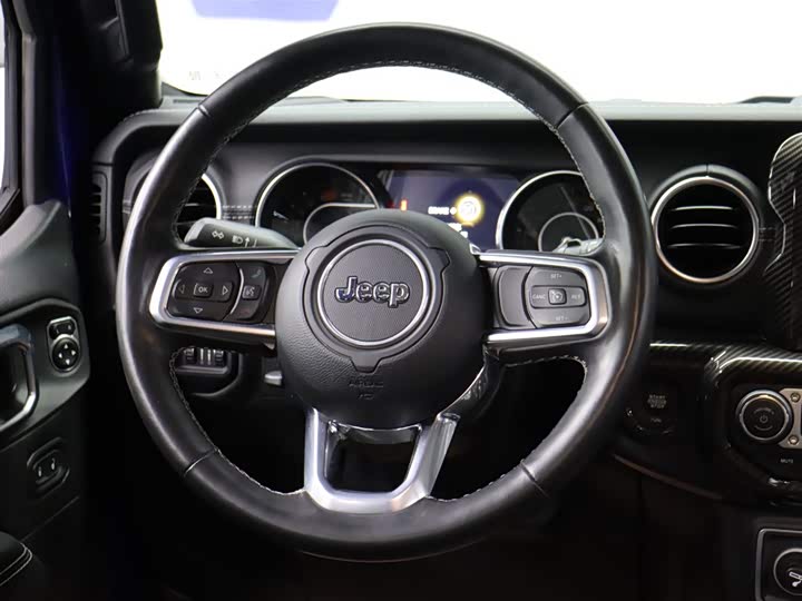 Jeep Wrangler — фото 11