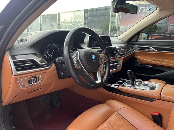 BMW 7 Series 740Li продвинутая — фото 12