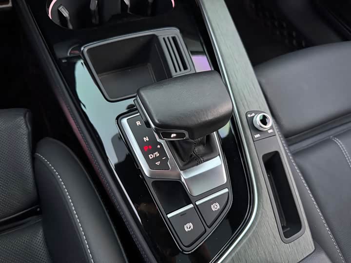 Audi A4L 40 TFSI люкс-динамик — фото 7