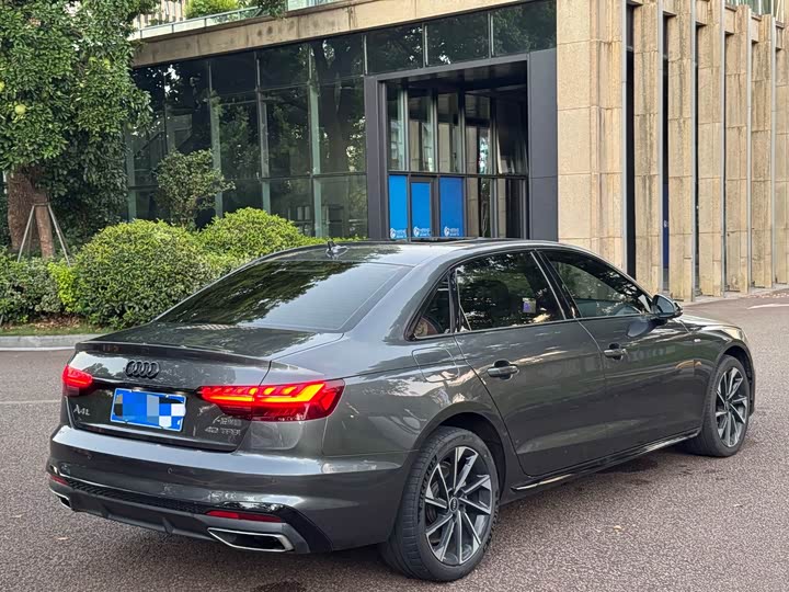 Audi A4L 40 TFSI люкс-динамик — фото 10