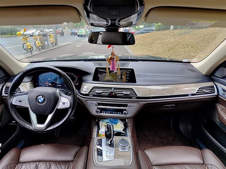 BMW 7-Series 2019 740 Li Leading — фото 10