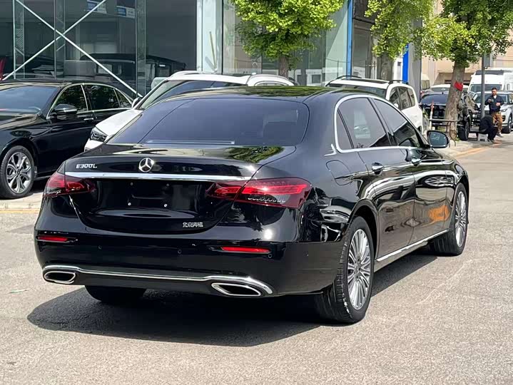 Mercedes-Benz E-Class 2022 E 300 L Luxury — фото 9